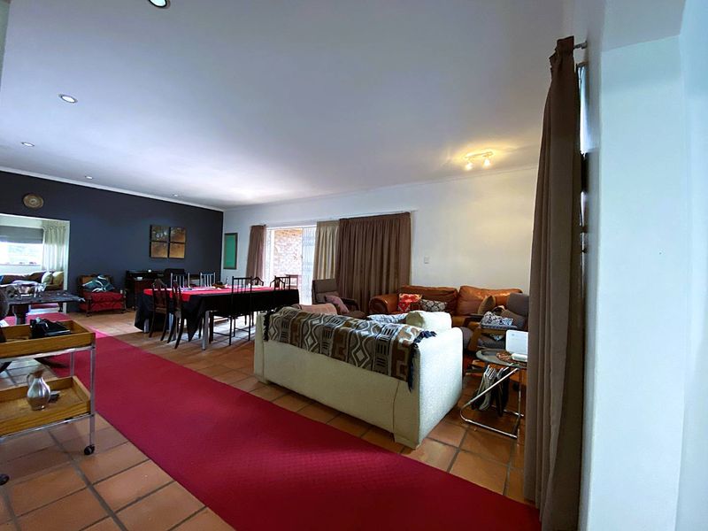 3-Bedroom, 3-Bathroom Family Home for Rent in Muckleneuk - Photo 9