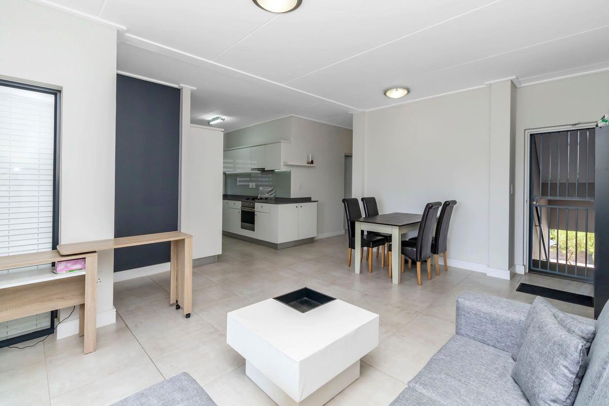 Furnished lock up and go - Photo 4