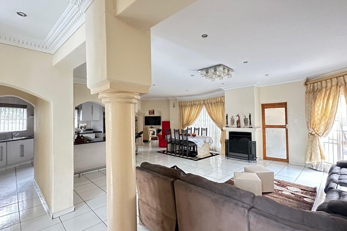 Spacious 4-Bedroom Family Home with Flatlet To Rent in Ninapark - Photo 4