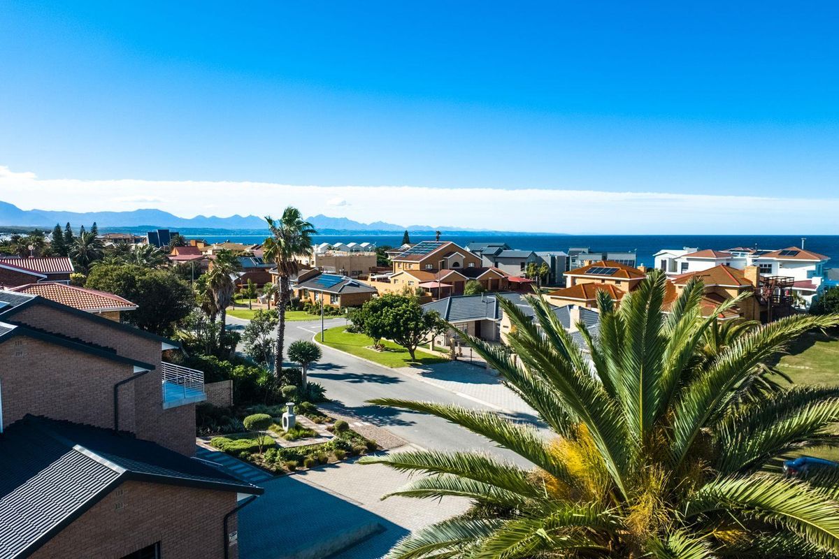 Bayview - stunning location close to the sea - Photo 4