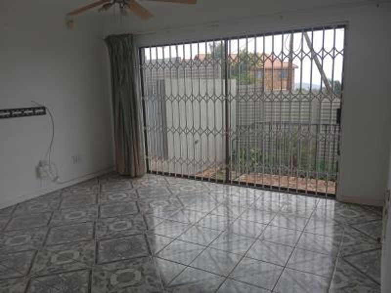 Townhouse for Sale - Photo 7