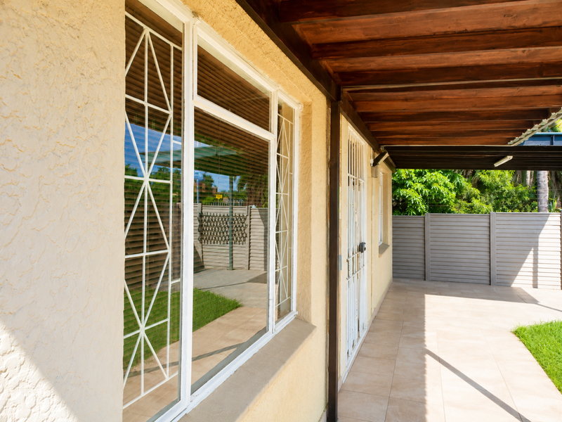 ✨ Modern Florentia Home with Business Rights – Live, Work & Thrive! ✨ - Photo 9