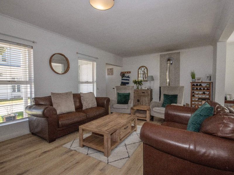 Beautifully Maintained Double-Storey Home in Sought-After Coral Grove - Photo 5