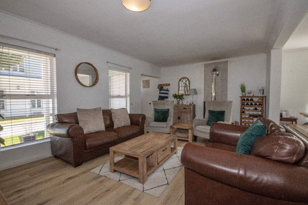 Beautifully Maintained Double-Storey Home in Sought-After Coral Grove - Photo 5