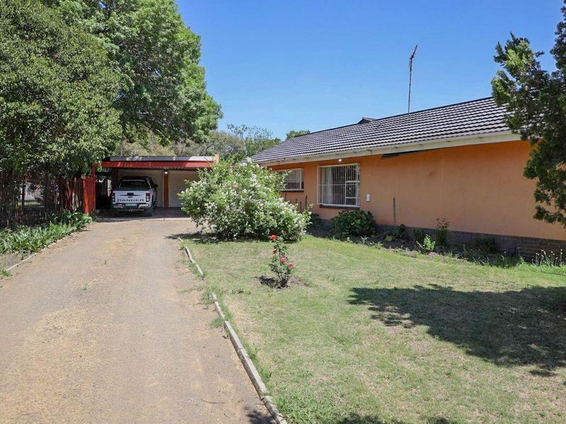 Spacious 4-Bedroom Family Home on a Large 2,250m2 Stand - Photo 7