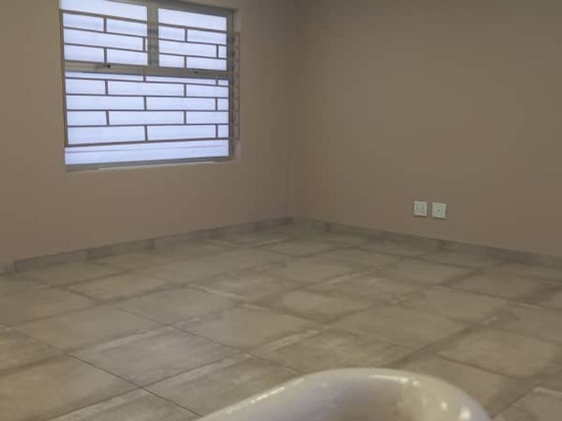 Investment Property -  A Grade Office Unit For Sale - Klein Windhoek - Photo 2