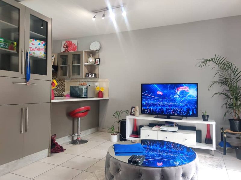 For Sale: Your Dream Home, Move-in Ready Townhouse - Photo 2