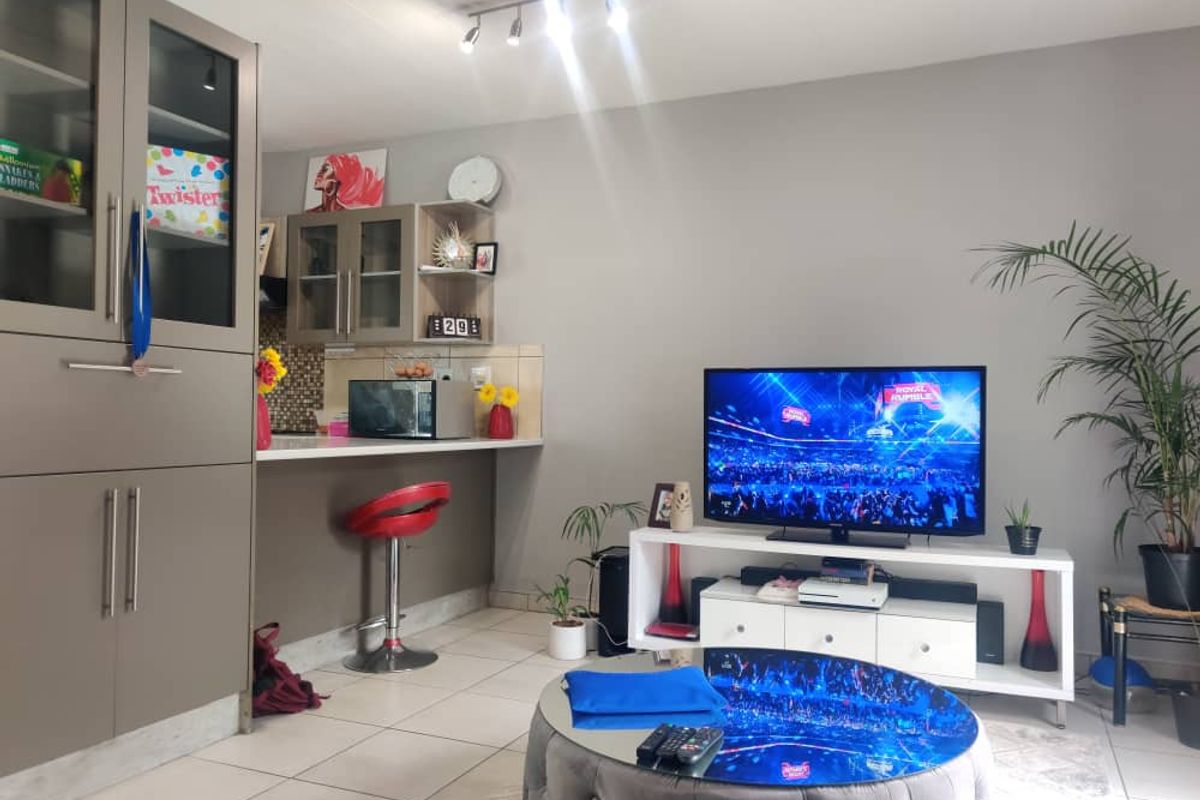 For Sale: Your Dream Home, Move-in Ready Townhouse - Photo 2