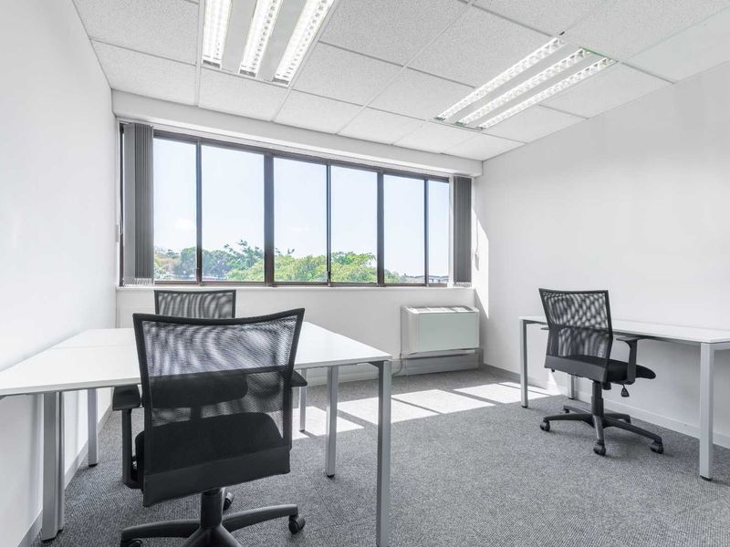 Serviced office space for 10 persons in Regus Pharos House - Photo 4