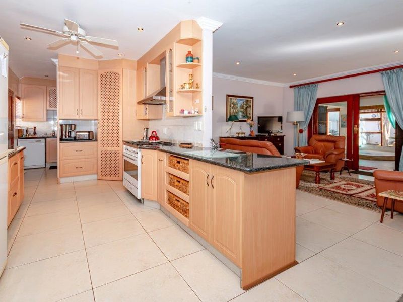 Centrally Located Gem: Luxury and Convenience Combined! - Photo 6