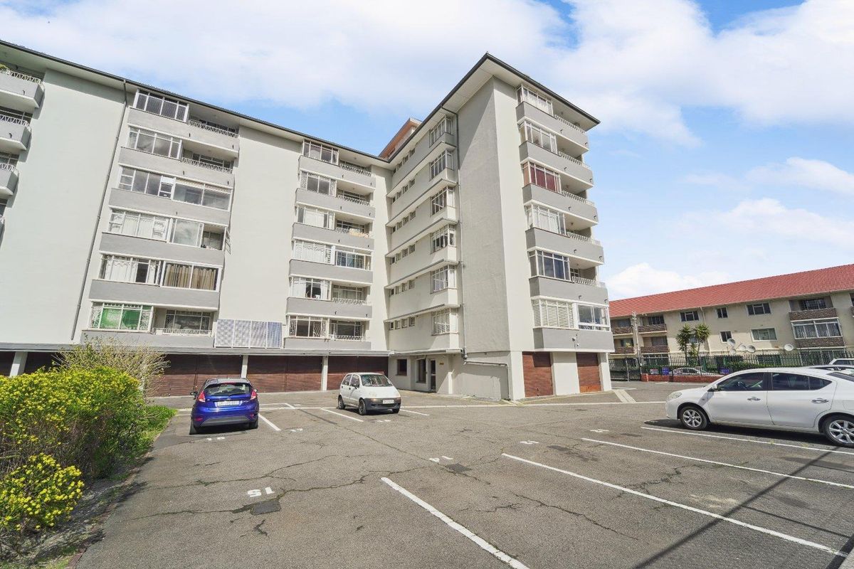 Spacious 3-Bedroom Apartment in Prime Location - Photo 5