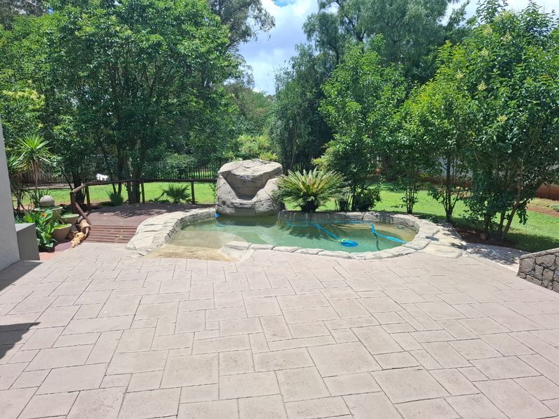 Elegant Masterpiece Offering Exceptional Entertaining Spaces - Photo 3