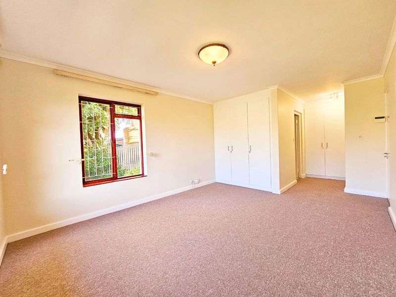 Elegant Family Home with Sweeping Sea Views in Sought-After Fish Hoek - Photo 10