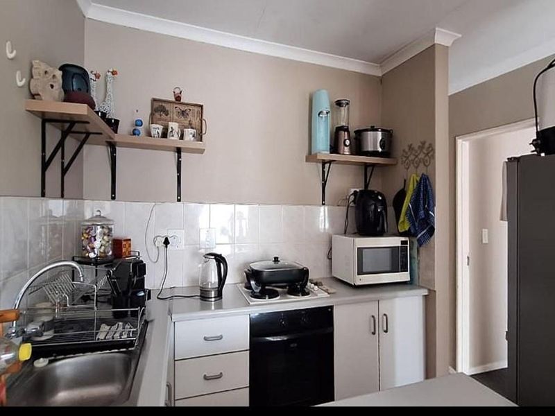 Priced to sell property - Photo 4