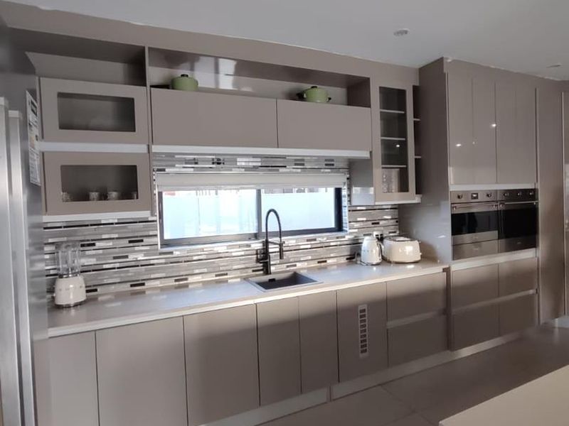 Massive Double storey house for sale in Heuwelsig Estate, Centurion - Photo 10