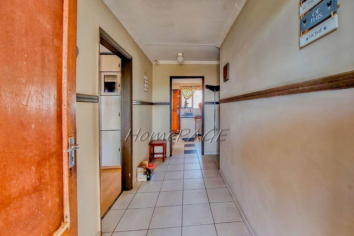 Hermes, Walvis Bay:  Spacious 3 Bedr Home is for sale - Photo 5
