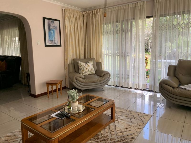 Four Bedroom House to Rent in Pinetown (Manors) - Photo 6