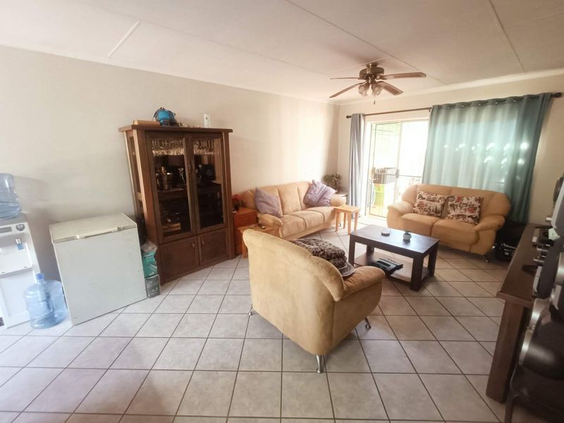 BEAUTIFUL TOWNHOUSE FOR SALE IN SECURE COMPLEX!!!! - Photo 9