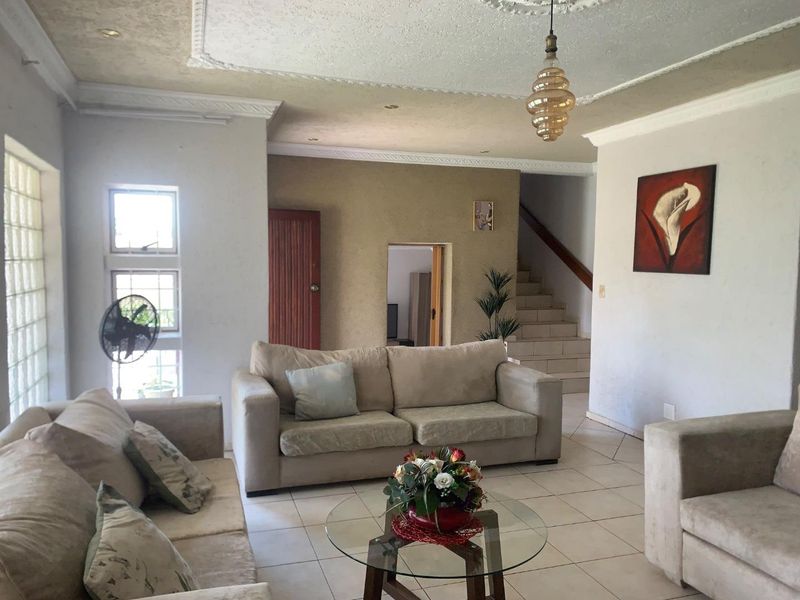 **Create Cherished Family Memories in the Heart of Glenanda - Photo 7