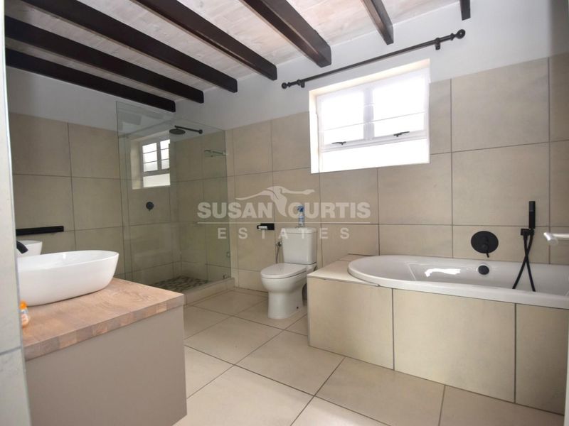 Spacious double story house near the Mall and beach - Photo 10