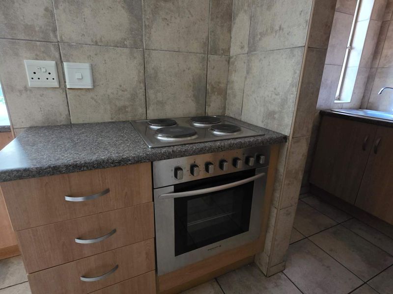 3 Bedroom 2.5 Bathroom Townhouse in Melodie - Photo 6