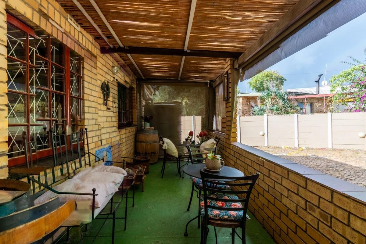 Exceptional 7-Bedroom Property in Stellenbosch - Prime Investment &amp; Lifestyle Opportunity - Photo 2