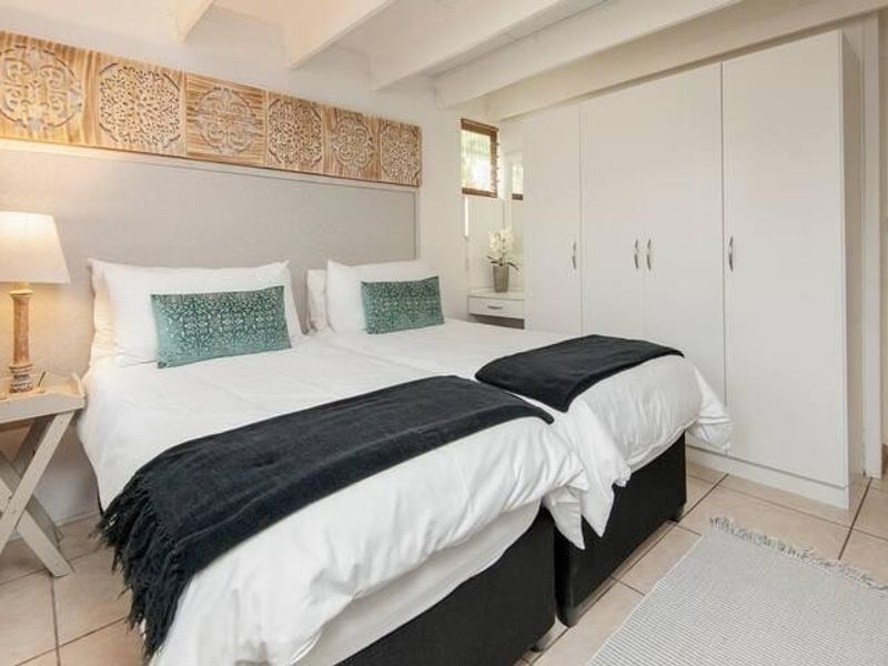 Modern Furnished Rental in Coastal Hermanus Central - Photo 8