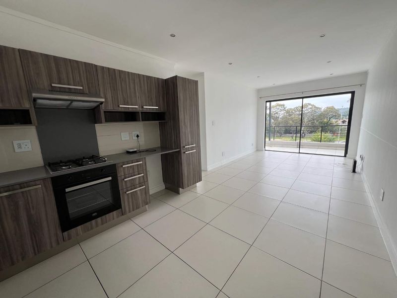 Stylish, Secure 1-Bed Apartment - Photo 2