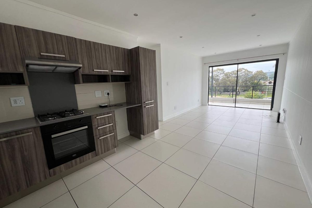 Stylish, Secure 1-Bed Apartment - Photo 2