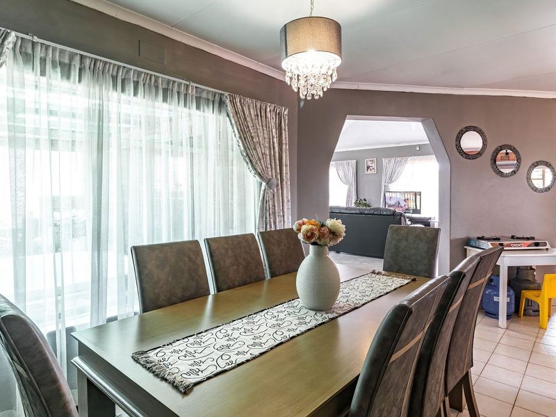 ### Spacious Family Home for Sale in a Prime Gated Community - Photo 6