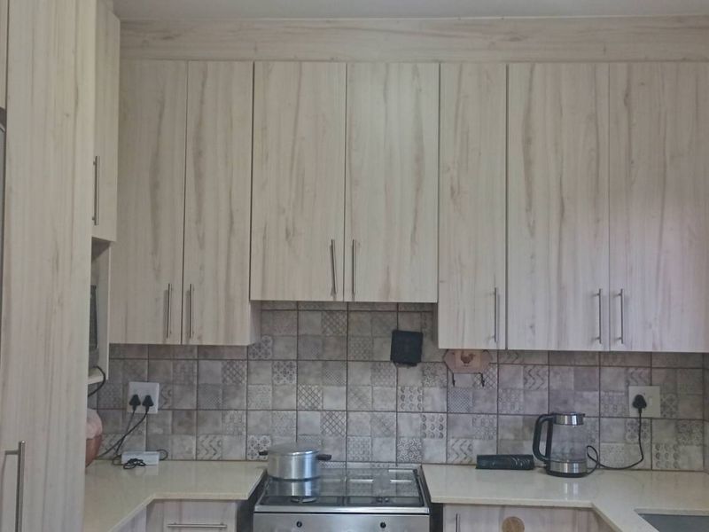 "Spacious 2-Bed, 1 Bath Townhouse in Prime Location " - Photo 5