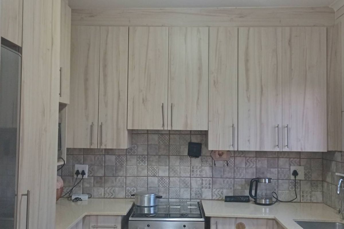 "Spacious 2-Bed, 1 Bath Townhouse in Prime Location " - Photo 5