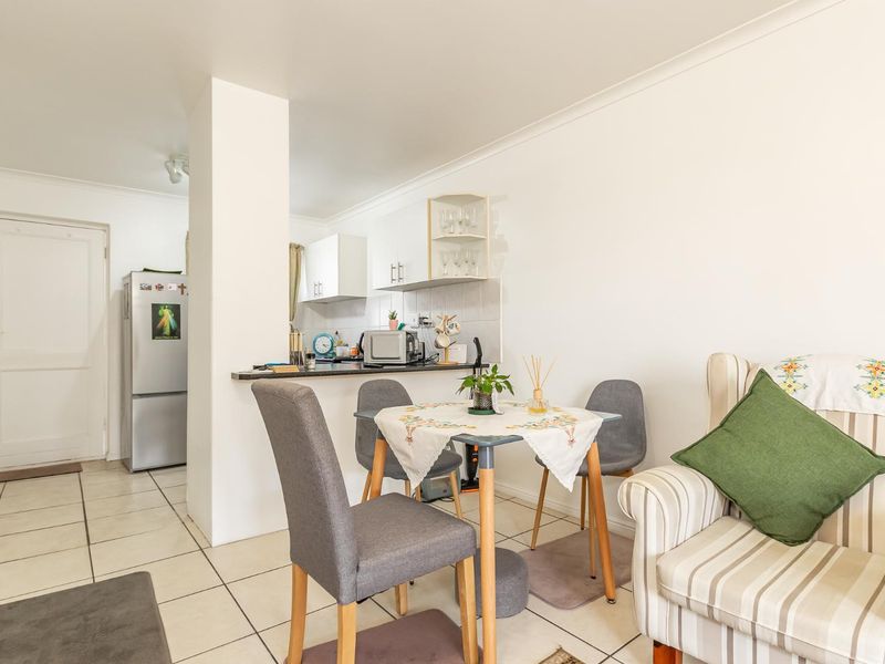 Ideal Lock-Up-and-Go Ground-Floor Apartment - Photo 6