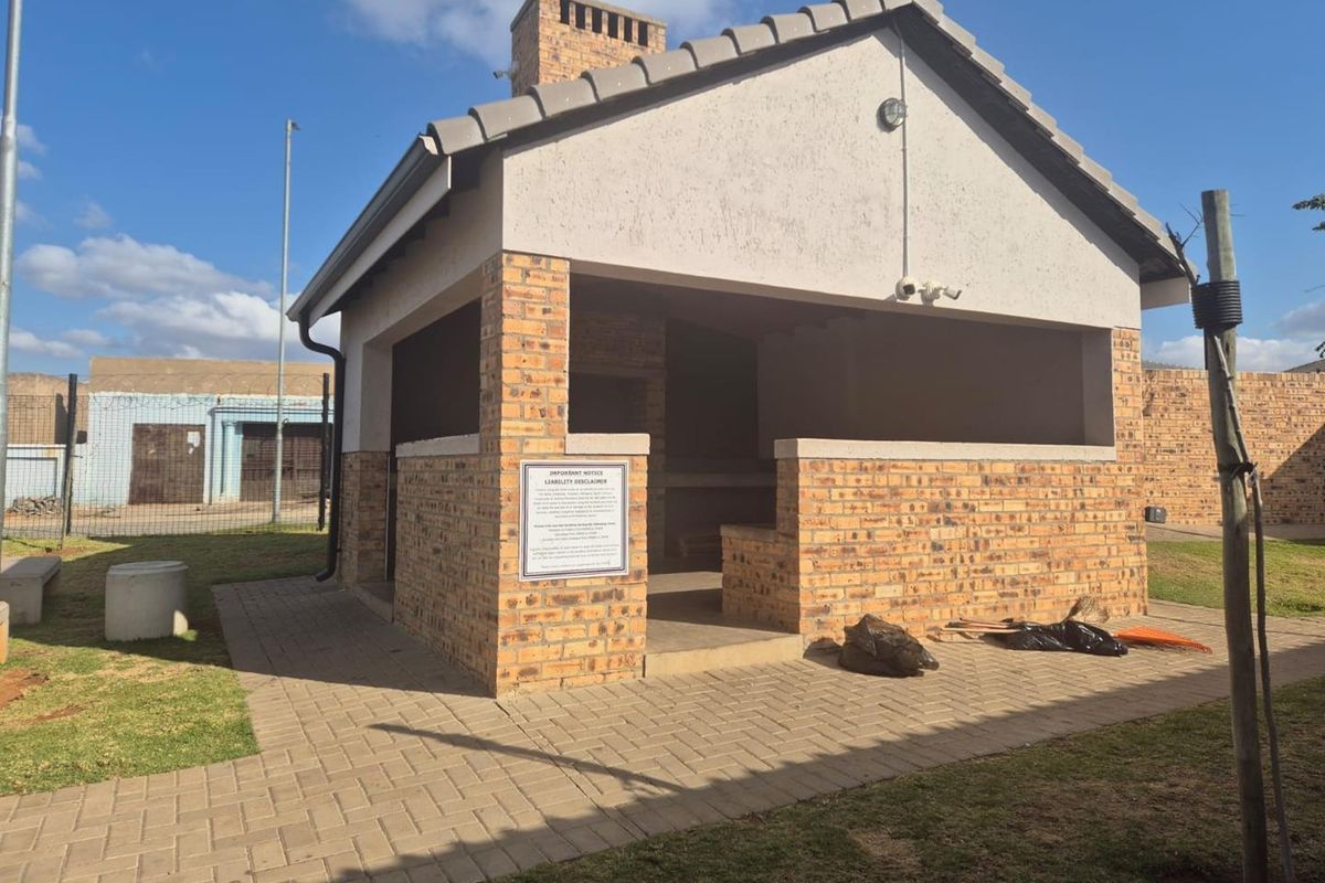 Apartment - Proteas @Clayville R 620 000 - Photo 2