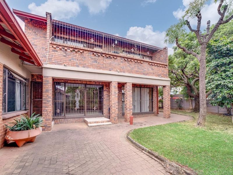 A Landmark Family Home with Space to Live, Work and Grow - Photo 5