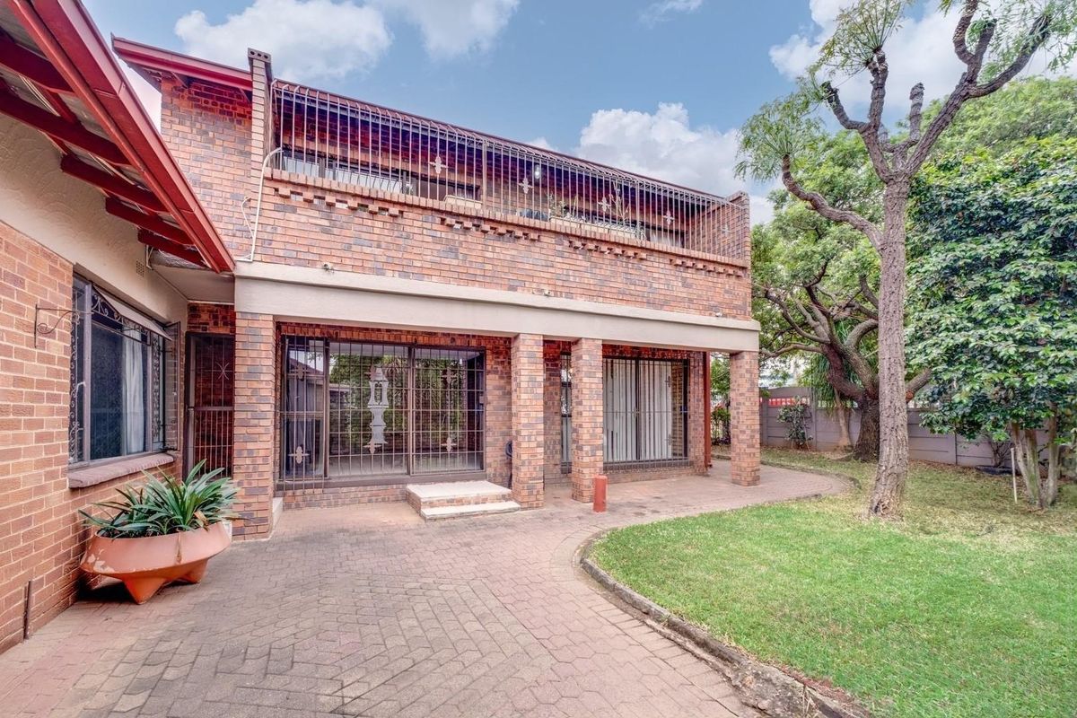 A Landmark Family Home with Space to Live, Work and Grow - Photo 5
