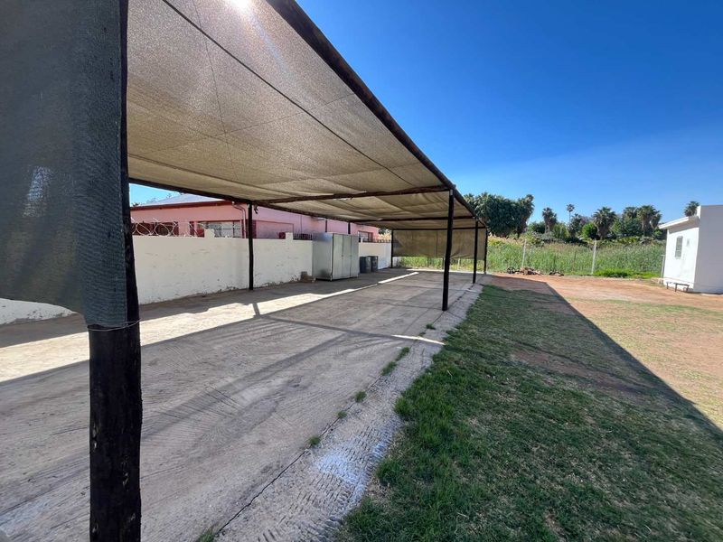 Fixer-Upper with Bonus Flatlet – Excellent Investment Opportunity! - Photo 6