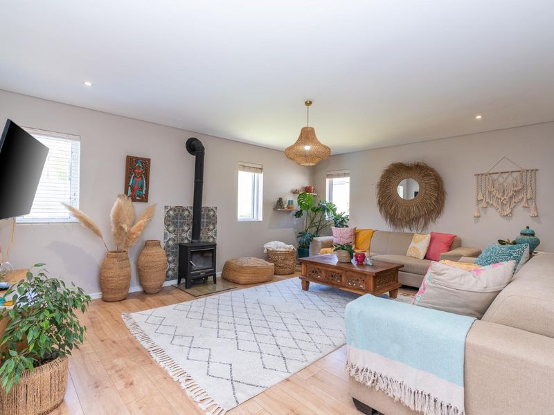 Family Home in Eco-Friendly Somerset Lakes! - Photo 9