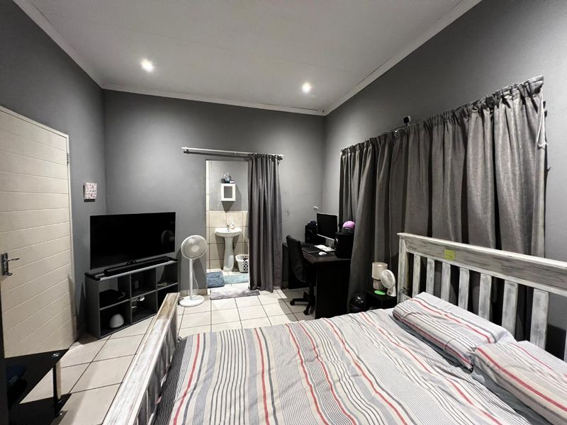 Charming & Cozy Cottage in Ferndale - Photo 4