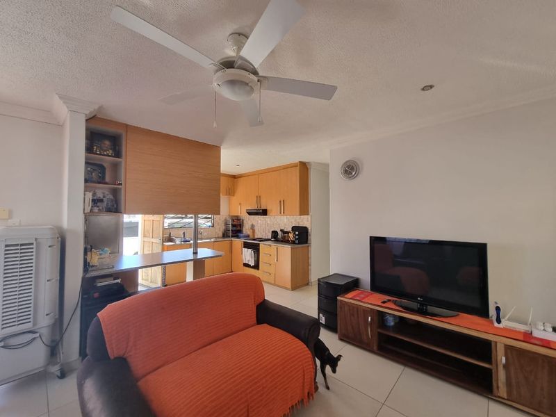 COZY 3 BEDROOM FAMILY HOME - CIMBEBASIA - Photo 2