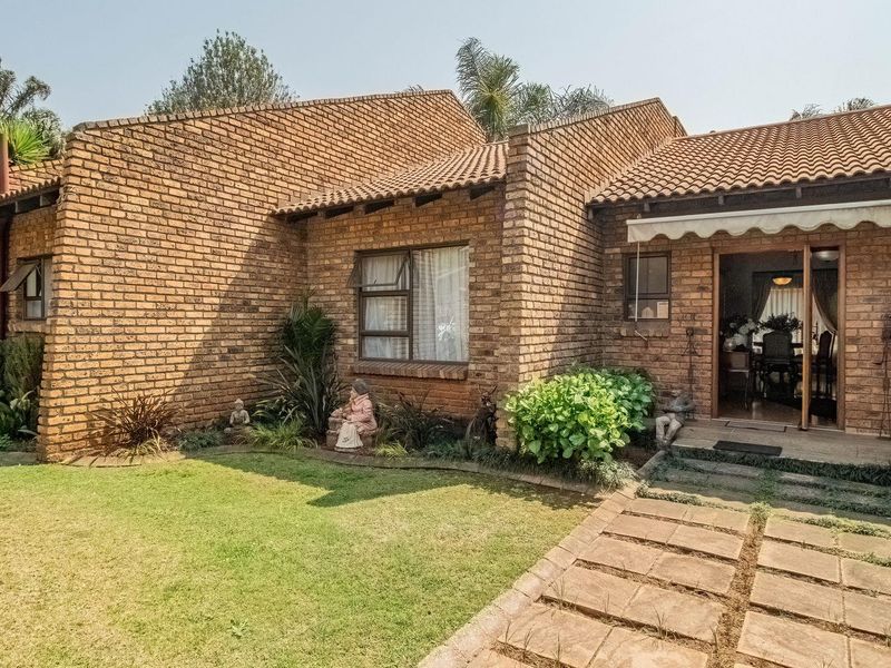 Your Dream Family Home Awaits in Lakefield Extension 21! - Photo 2