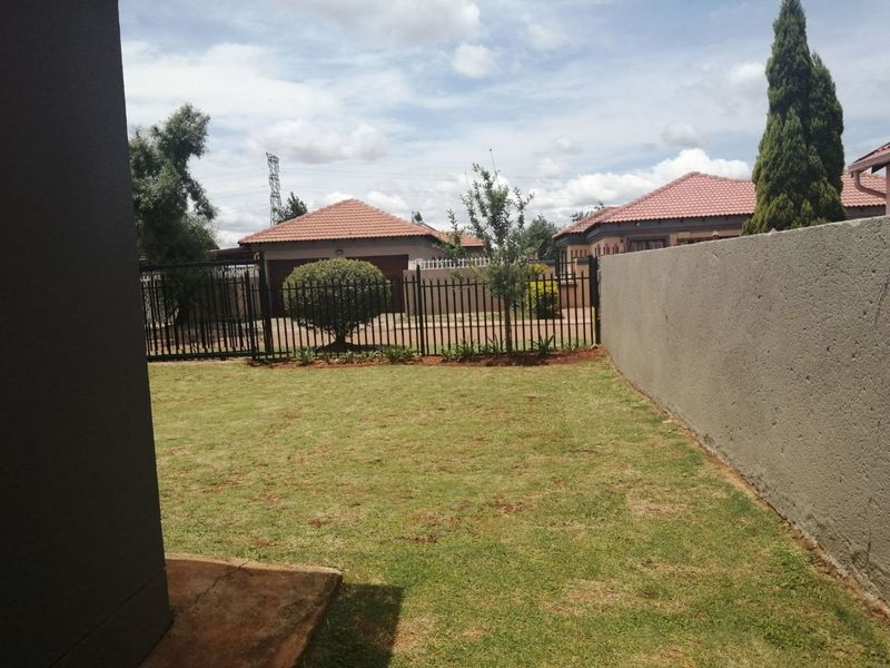 2 Bedroom House For Rent in The Orchards, Akasia - Photo 6