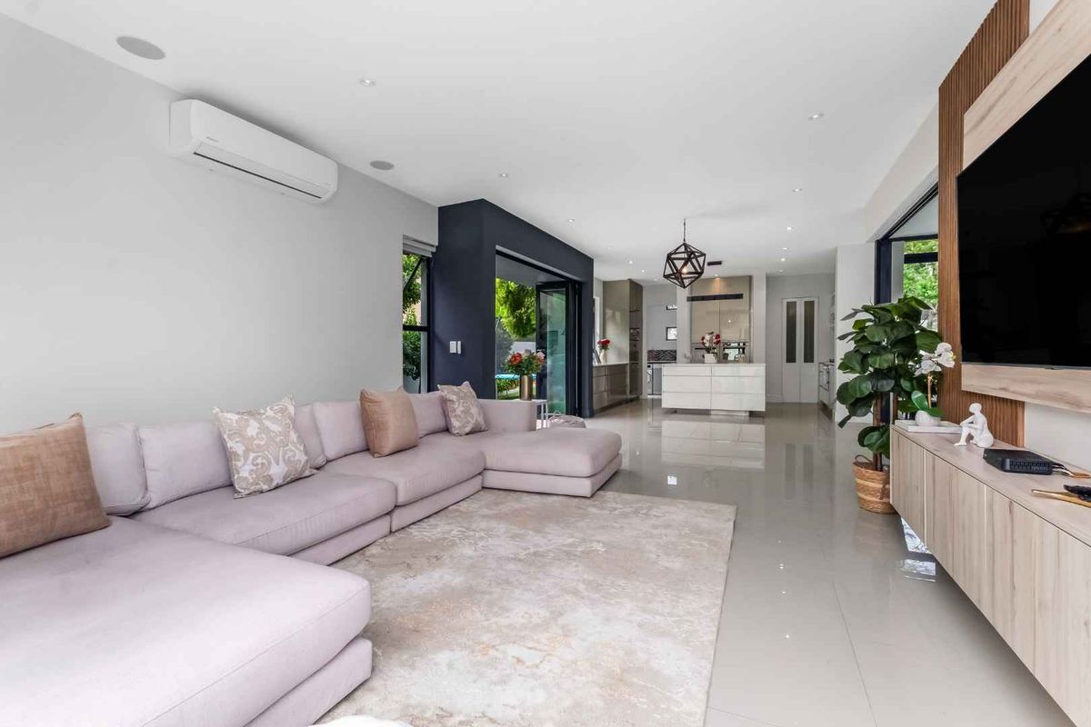 A STRIKING AND SOPHISTICATED MODERN CONTEMPORARY MASTERPIECE, IN A SOUGHT AFTER QUIET AND SERENE ESTATE - Photo 4