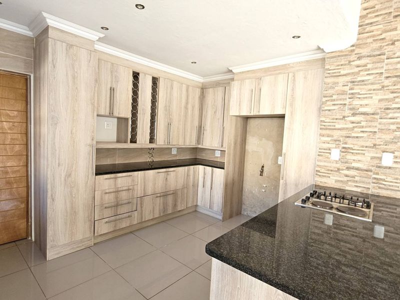 MODERN 3 BEDROOM HOUSE IN LELOKO LIFESTYLE ESTATE - Photo 9