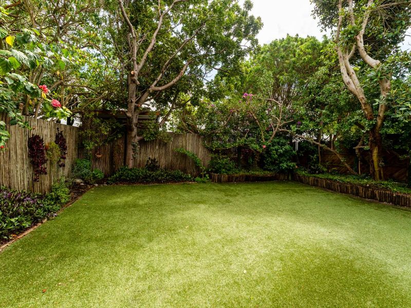 Light & Bright Mediterranean Inspired Living - Photo 3