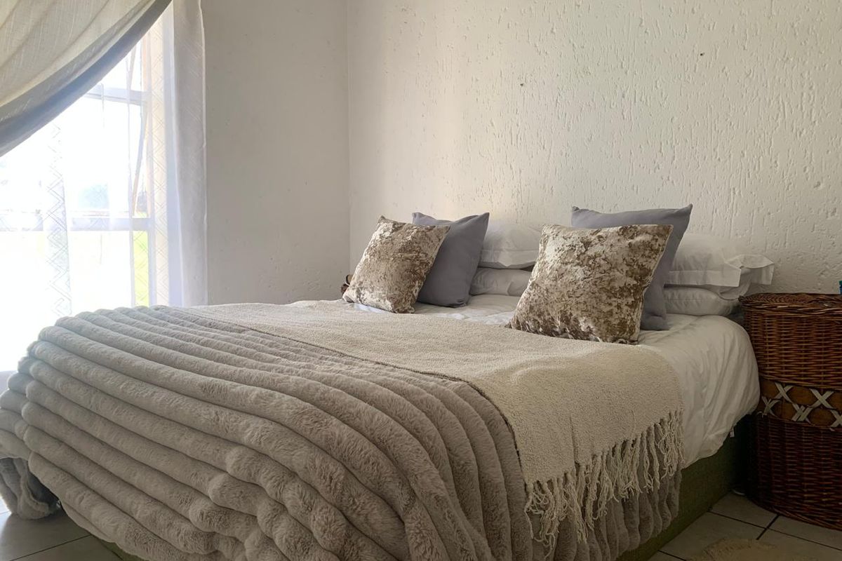 Perfect Blend of Style, Comfort, & Convenience - Photo 3