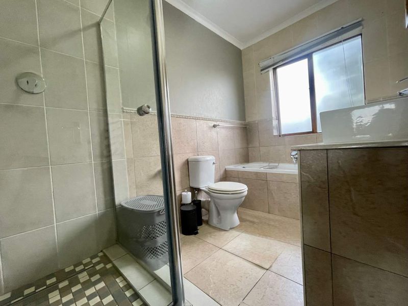 Renovated 3 Bedroom Penthouse Apartment with sea view - Photo 7