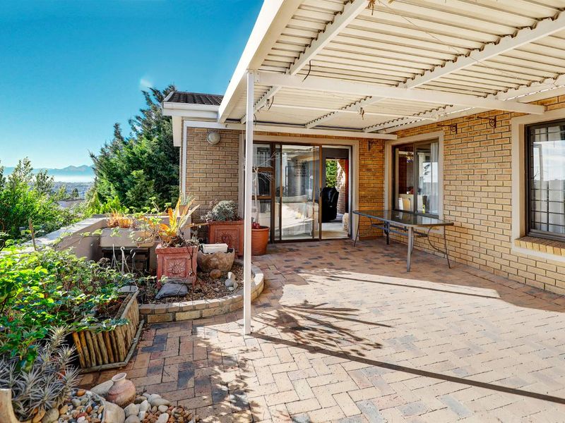 North facing! Panoramic Views! Tranquil and Secure Setting! - Photo 3