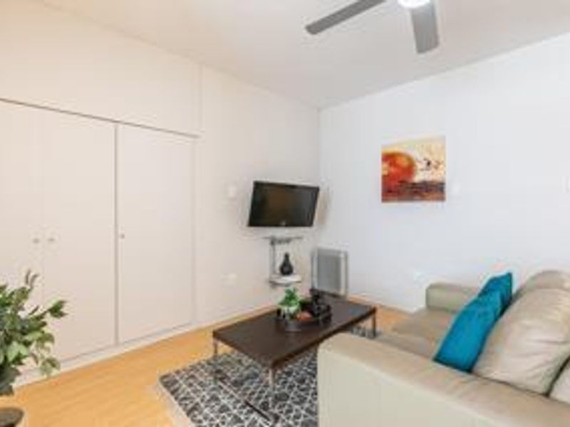 FURNISHED BACHELOR APARTMENT - Photo 8