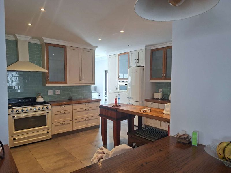 Location! Location! Location! - Photo 10